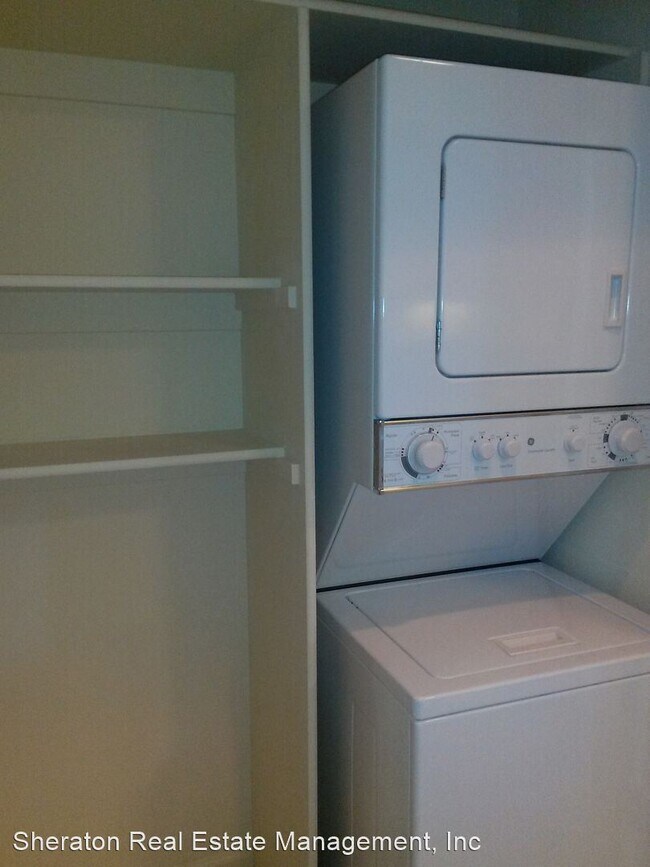 Building Photo - 2052 Hartford Dr