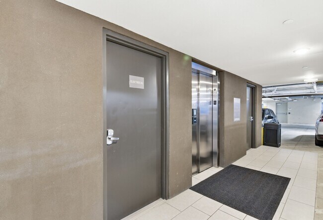 Building Photo - 4819 Caroline St