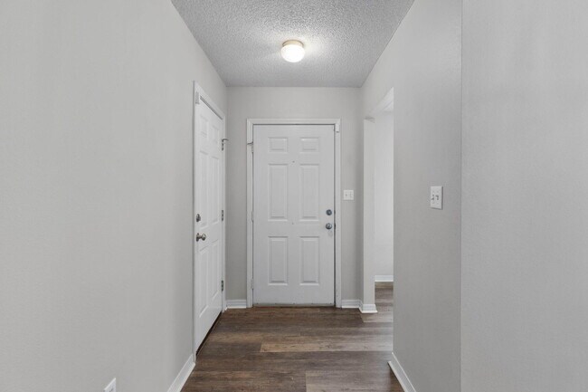 Building Photo - 504 Easy St