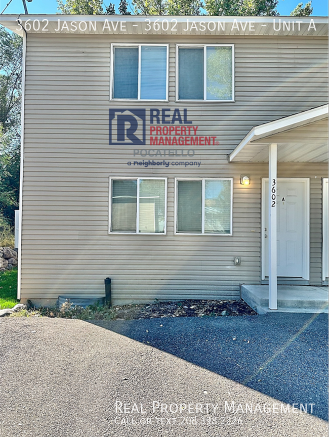 Primary Photo - 3 Bed/ 1.5 bath duplex - Pets negotiable