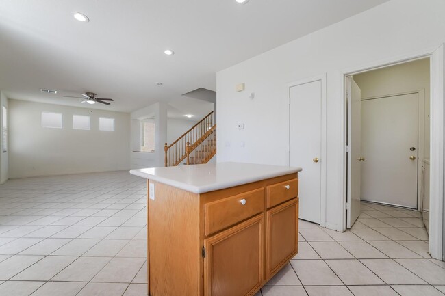 Building Photo - 3 bedroom, 2.5 bathroom, Summerlin Home, L...