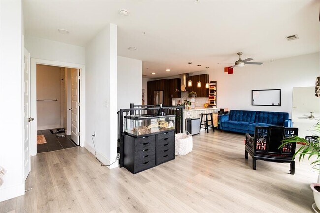 Building Photo - 2213 Poquito St