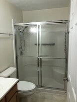 Building Photo - 101 Colonial Oaks Dr