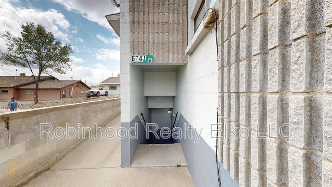 Primary Photo - 674 1/2 N. Cedar Street