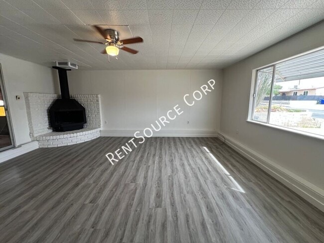Building Photo - 650 Muriel Dr