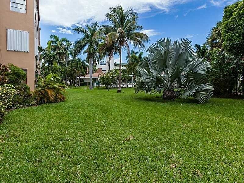 Building Photo - 1333 E Hallandale Beach Blvd