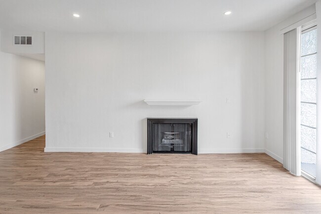 Building Photo - 10823 Hortense St