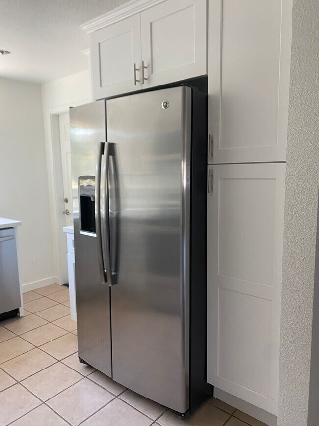 Building Photo - Louise