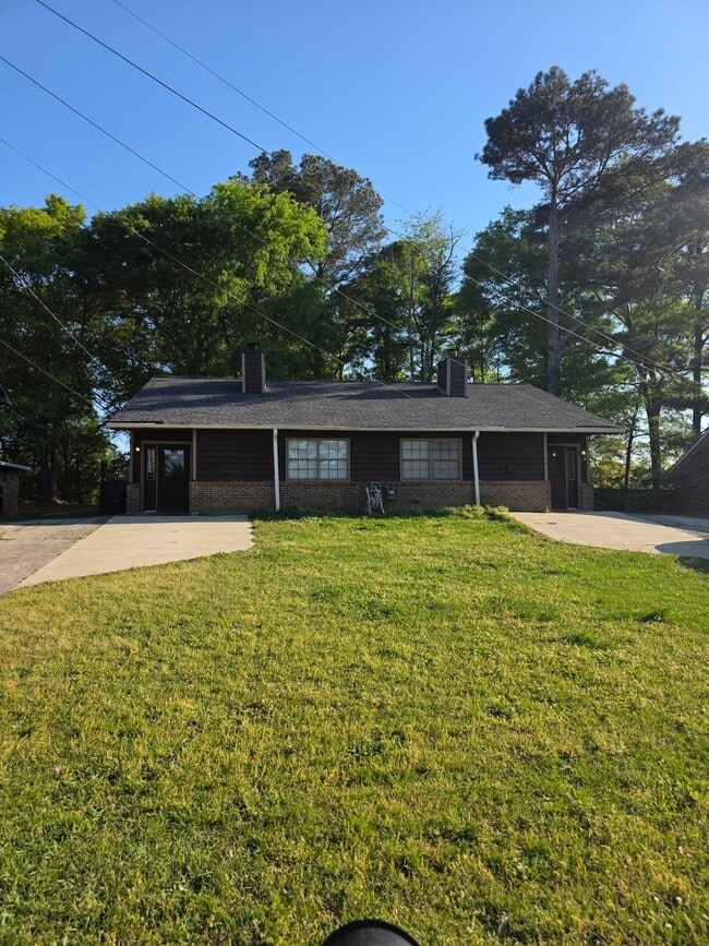 Building Photo - 1150 Pinedale Cir NW