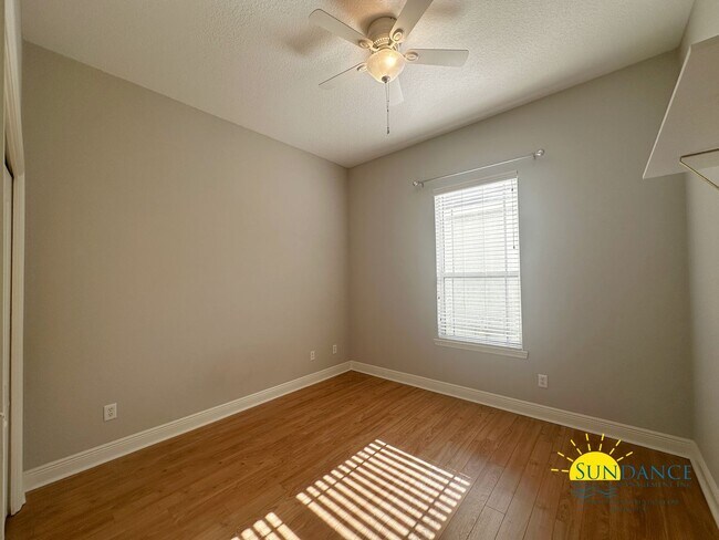 Building Photo - 3 Bedroom Home with Office in great Fort Walton community between Eglin and Hurlburt Field!