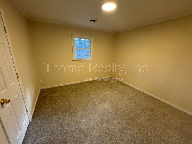 Building Photo - 313 Ferndale Dr