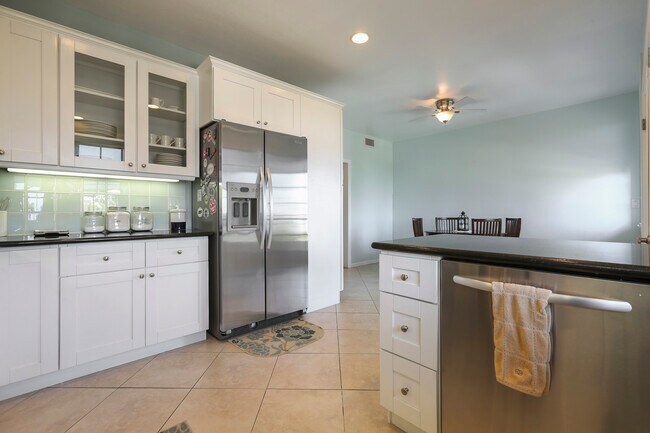 Building Photo - 1457 Reeves St