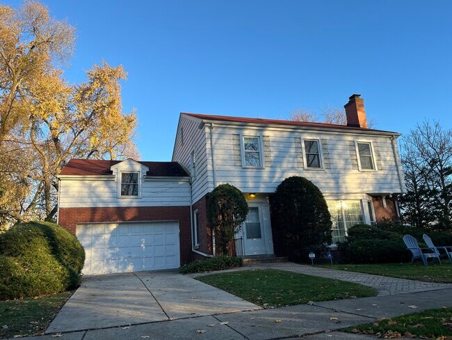 Primary Photo - 4350 Bobolink Terrace