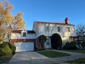 Building Photo - 4350 Bobolink Terrace