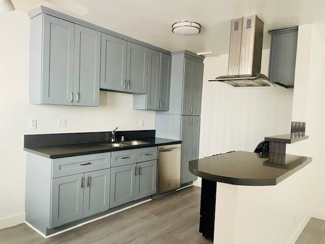 Primary Photo - 720 Silver Lake Blvd