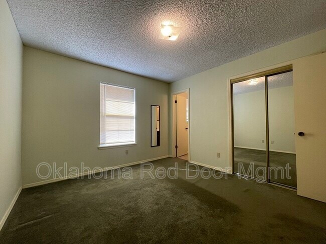 Building Photo - 1600 NE 5th St