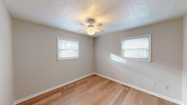 Building Photo - 3 BEDROOMS, 1 FULL BATHROOM + 2 CAR Carport Beautiful Single Family house available to show NOW f...