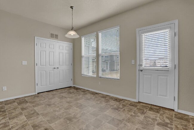 Building Photo - Spacious 3-Bed End-Unit Townhome with Mountain Views Near Ft. Carson