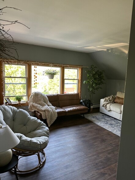 Building Photo - 121 Main Rd