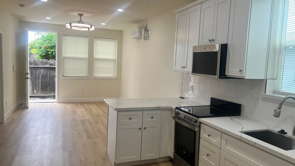 Building Photo - 119 Pereira Ave