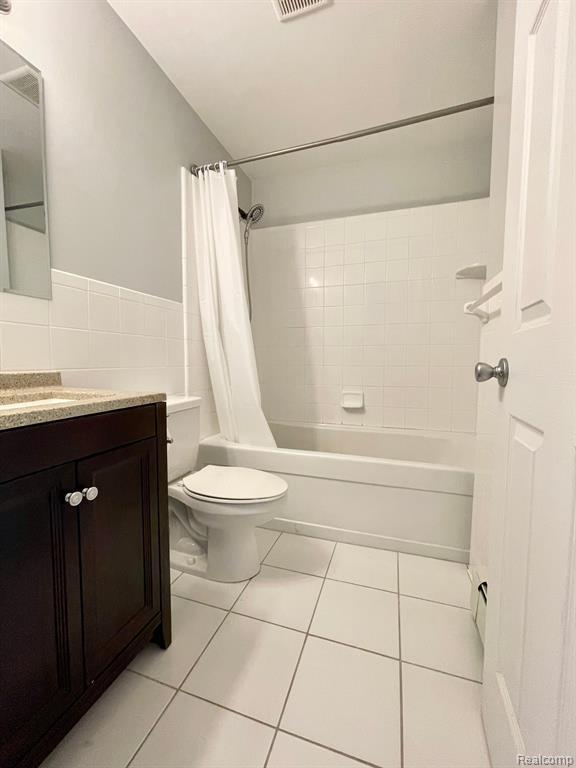 Building Photo - 525 Fairbrook St