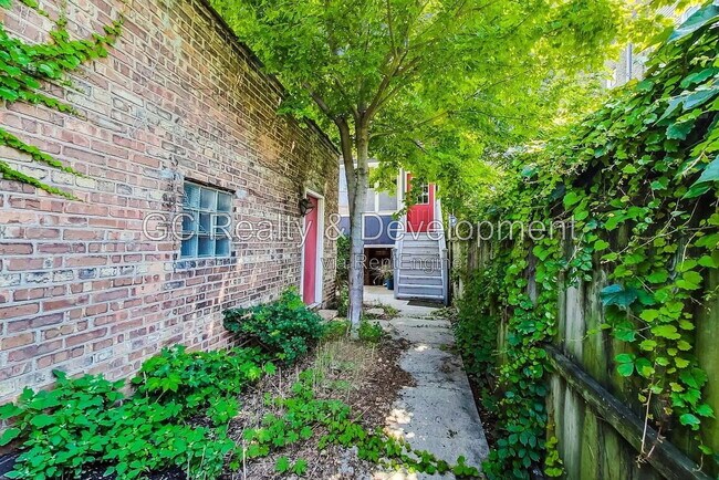 Building Photo - 4936 S St Lawrence Ave