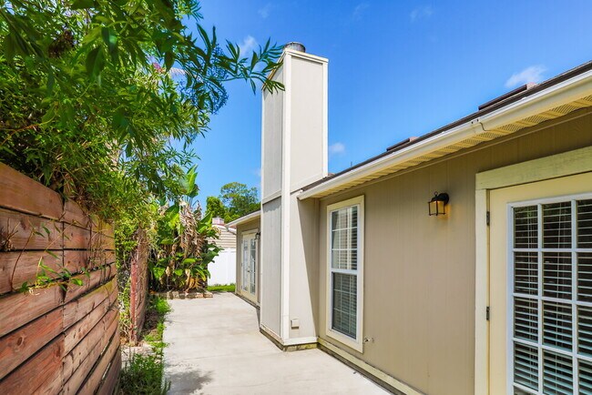 Building Photo - 4642 Ridge Point Ct