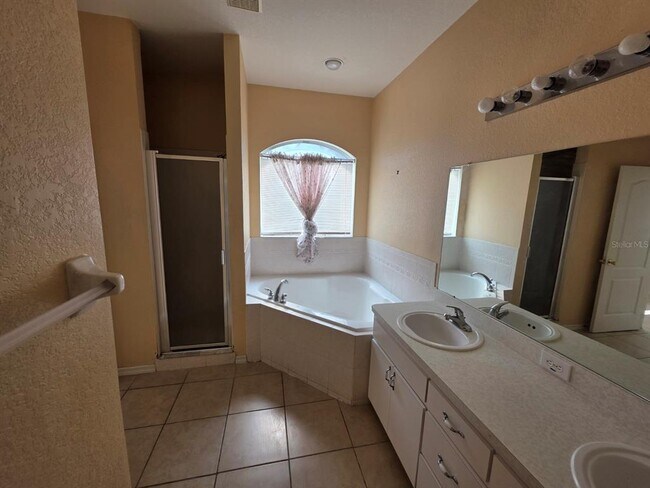 Building Photo - 810 Terranova Rd