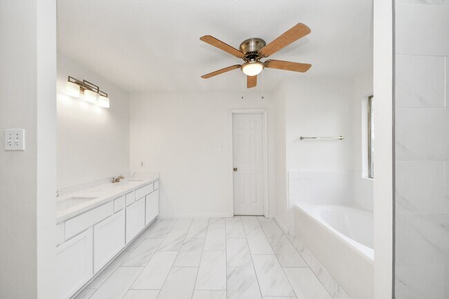 Building Photo - 3046 Texas Oak Dr