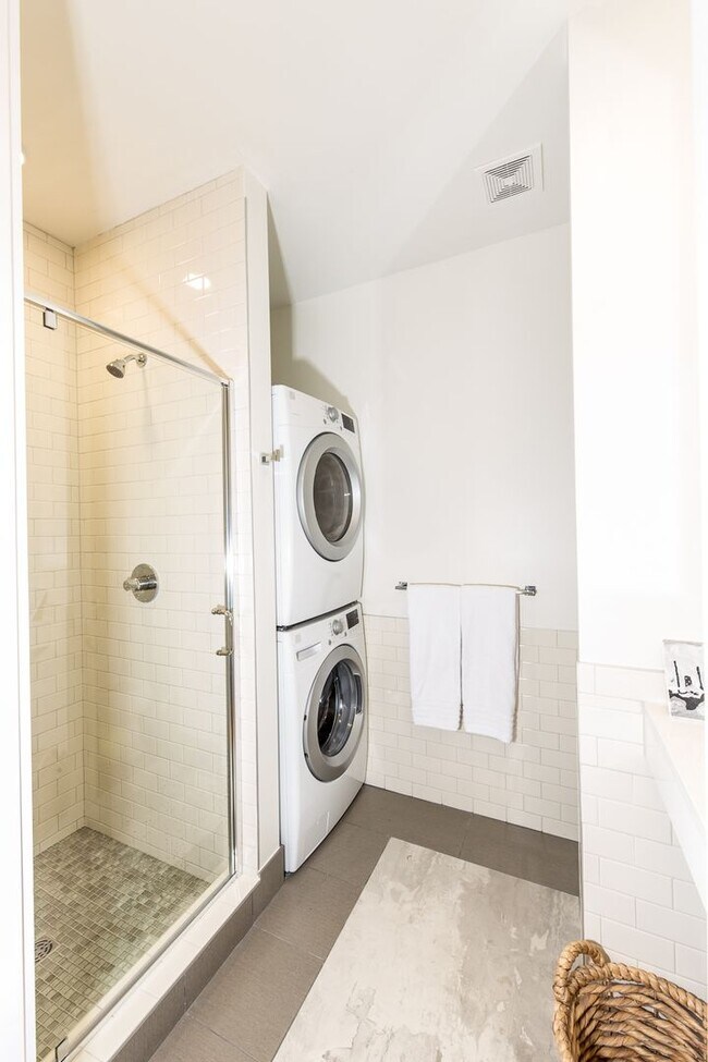 Building Photo - 188L