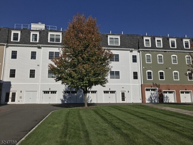 Building Photo - 25 Ridgedale Ave