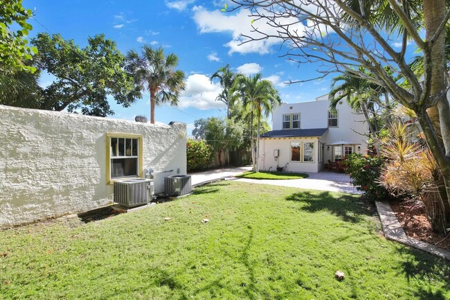 Building Photo - 607 Flamingo Dr
