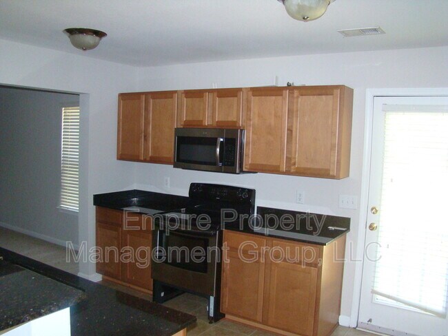 Building Photo - 384 Denman Loop