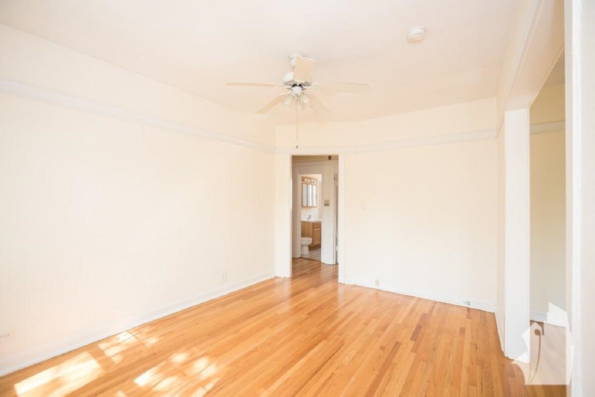 Building Photo - 5115 N Winchester Ave