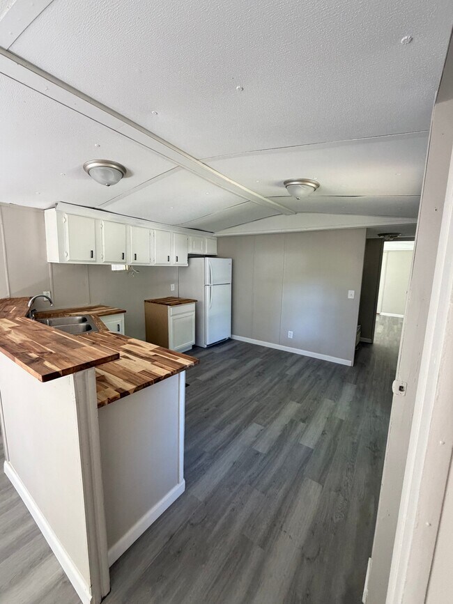 Building Photo - 0 Acorn Village Ln