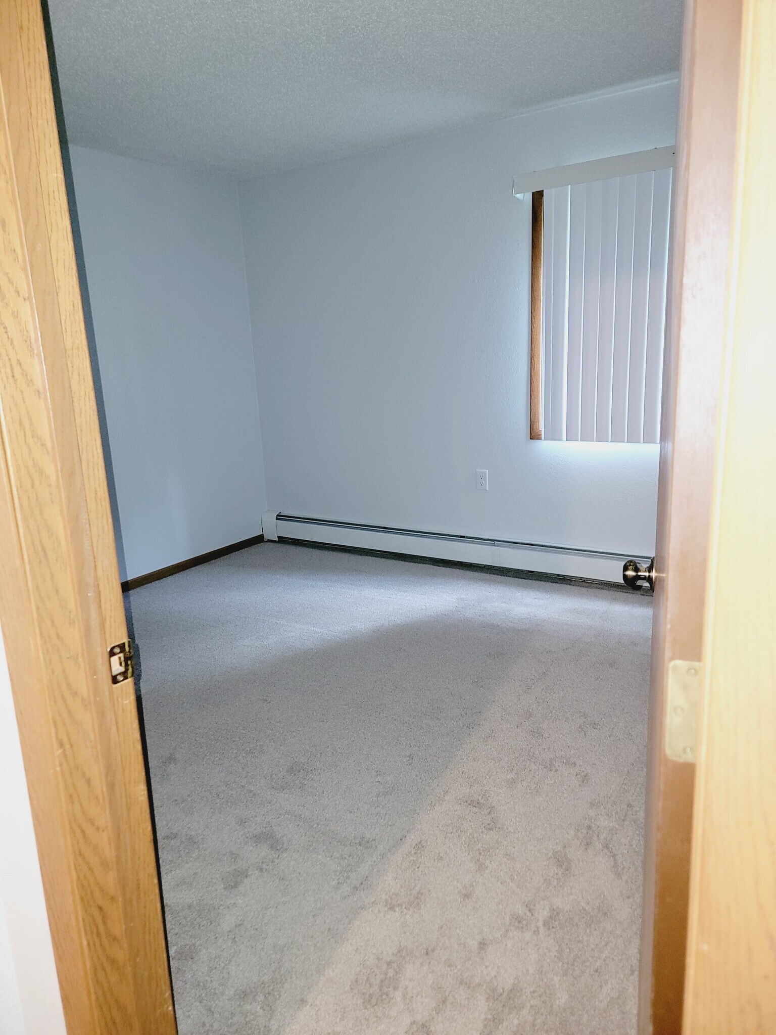 Building Photo - 102 4th St E