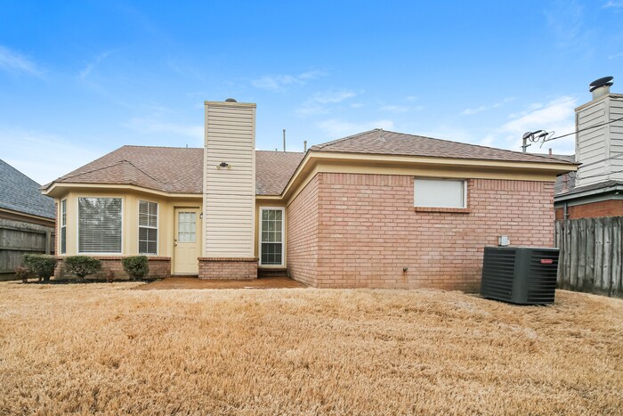 Building Photo - 9407 Garden Woods Dr