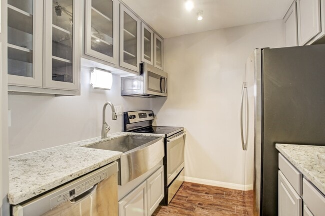 Building Photo - 1860 White Oak Dr