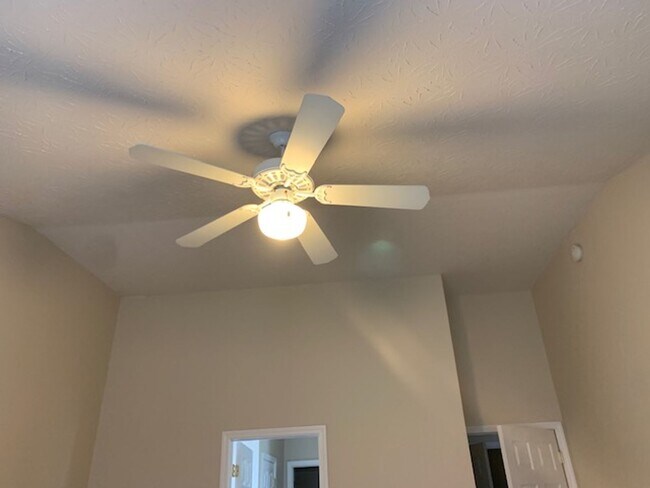 Building Photo - Chilesburg home with full unfinished basement  260409