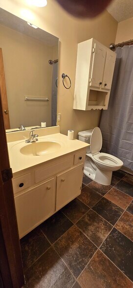 bathroom view - 107 N Roosevelt St