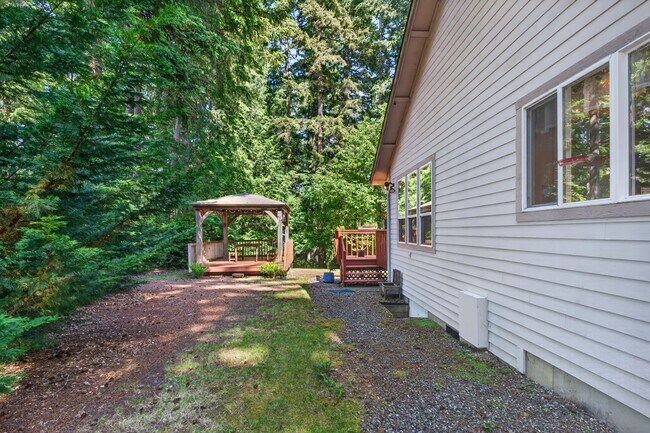 Building Photo - Coastal Elegance Near Sunrise Beach: Luxury 3BR/2.5BA Gig Harbor Home