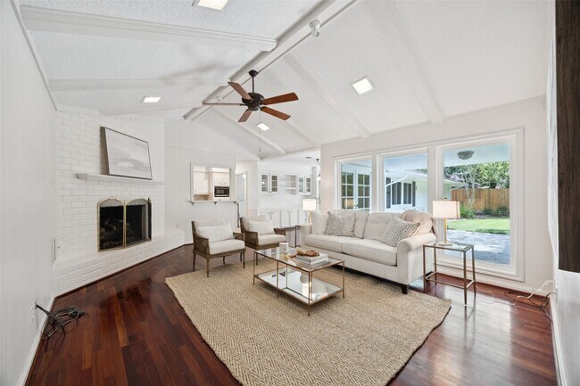 Building Photo - 10603 Lynbrook Dr