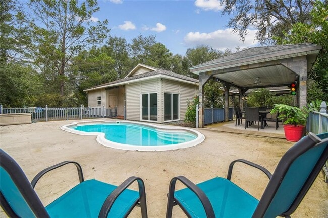 Building Photo - 16453 Pawnee Dr