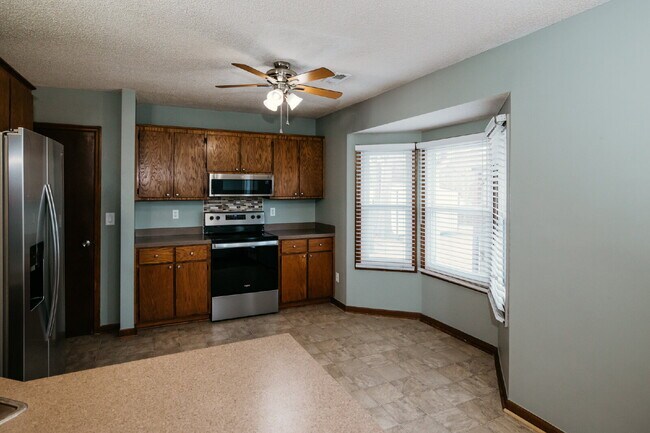 Building Photo - Move-In Ready! 3-Bed Home with Spacious Backyard