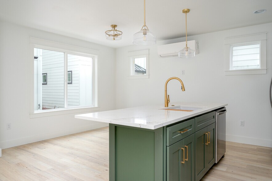 Building Photo - 4103 SE Olsen St