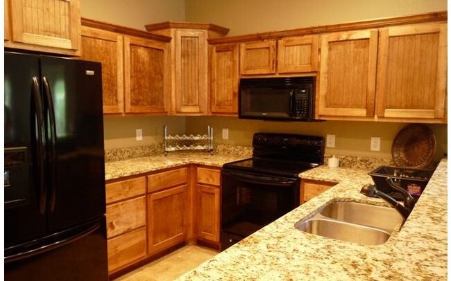 Building Photo - 637 Mineral Springs Rd