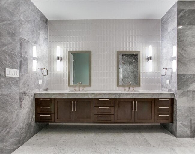 Building Photo - 2912 W Santiago St