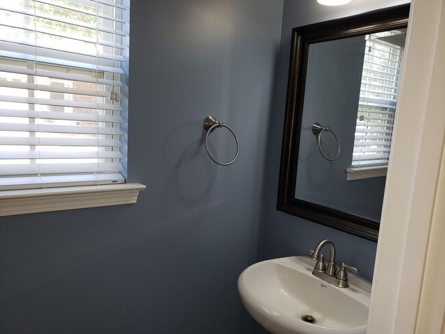 Building Photo - Beautiful home in Ballantyne