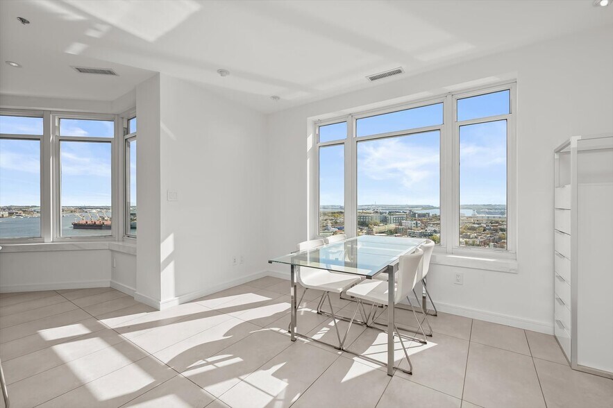 Building Photo - 100 Harborview Dr