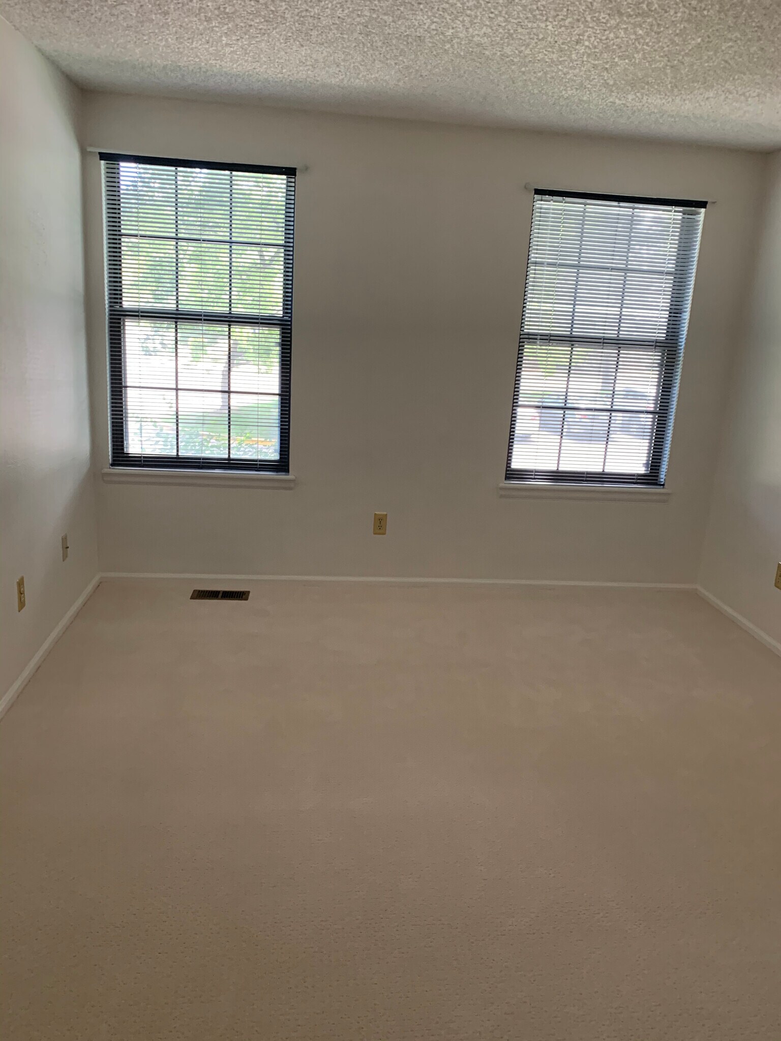 Large Main Bedroom, easily fits King size bed - 5341 76th W Ave
